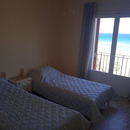 Apartment On The Beach Artemida  Eksteriør billede